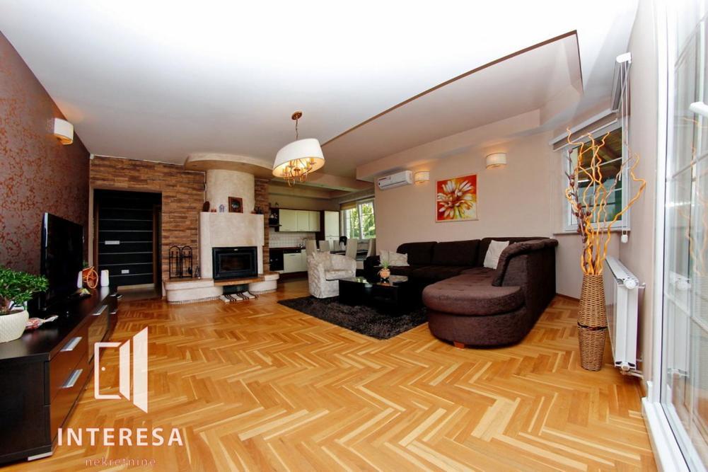Sani Villa SJJ
